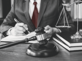 Tầm quan trọng của việc có luật sư bào chữa trong các vụ án