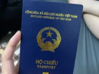 1-ngay-154-huyen-dua-cho-pv-cuon-ho-chieu-chuan-bi-cho-viec-xuat-canh-qua-thai-lan-cay-phoianh-thanh-nien-1780759406703372445103